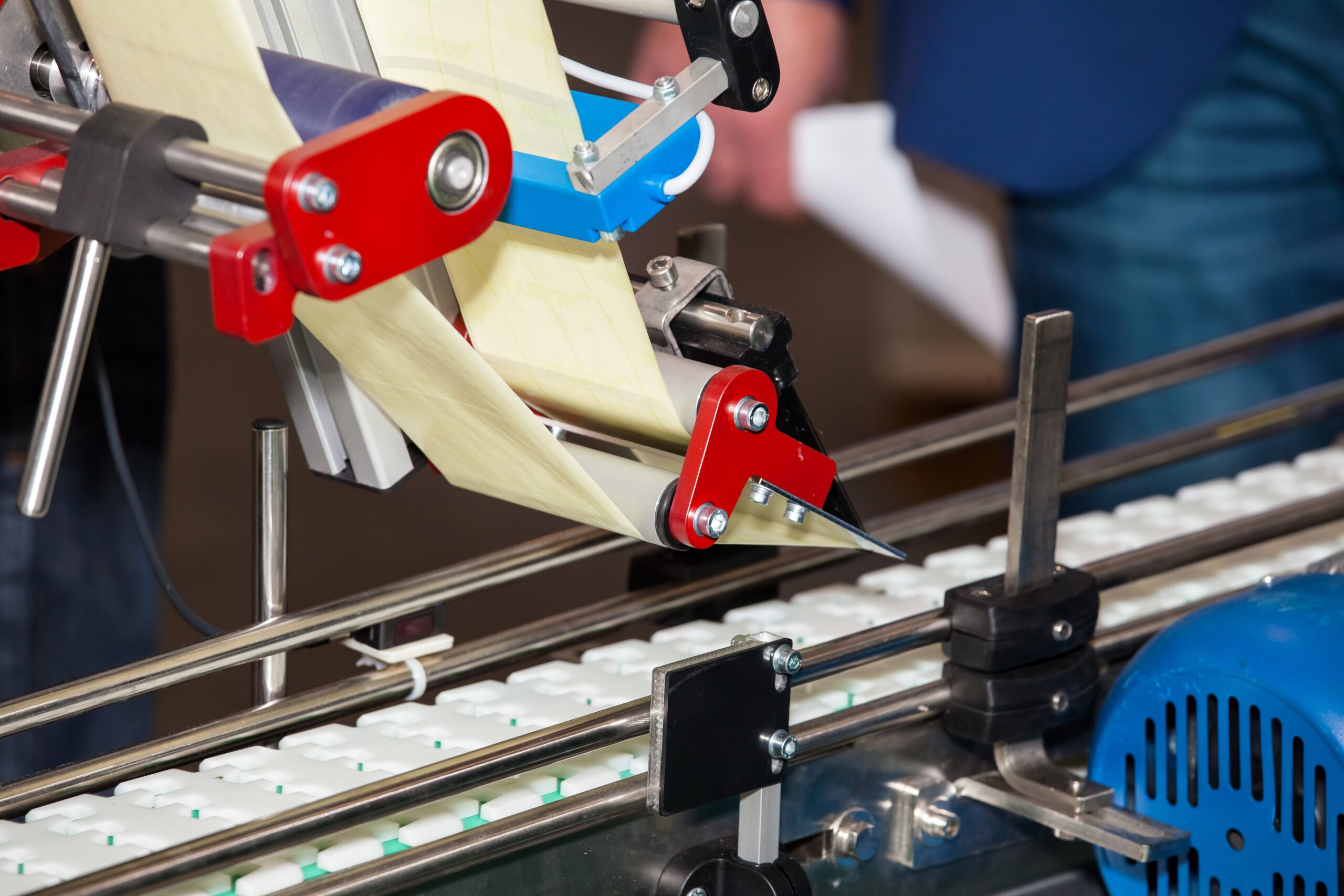 Labeling product machine